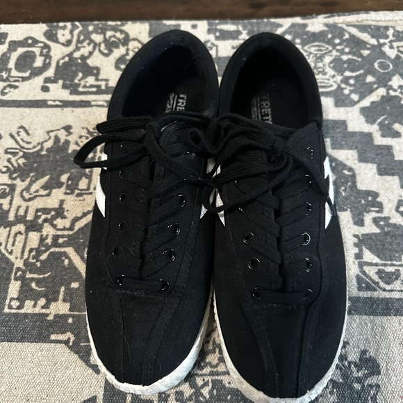 Tretorn Black Canvas Sneaker Size 9 - Picture 2 of 4